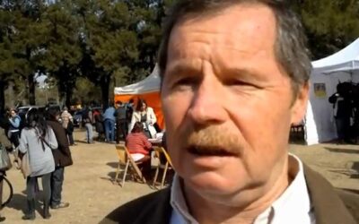 Juan Carr apoyando evento de concientización sobre Hepatitis Virales