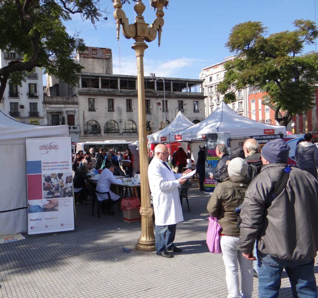 Campaña de Información y prevención para Hepatitis Virales en la foto  Fundación HCV Sin Fronteras- Instituto Malbrán - Buenos Aires